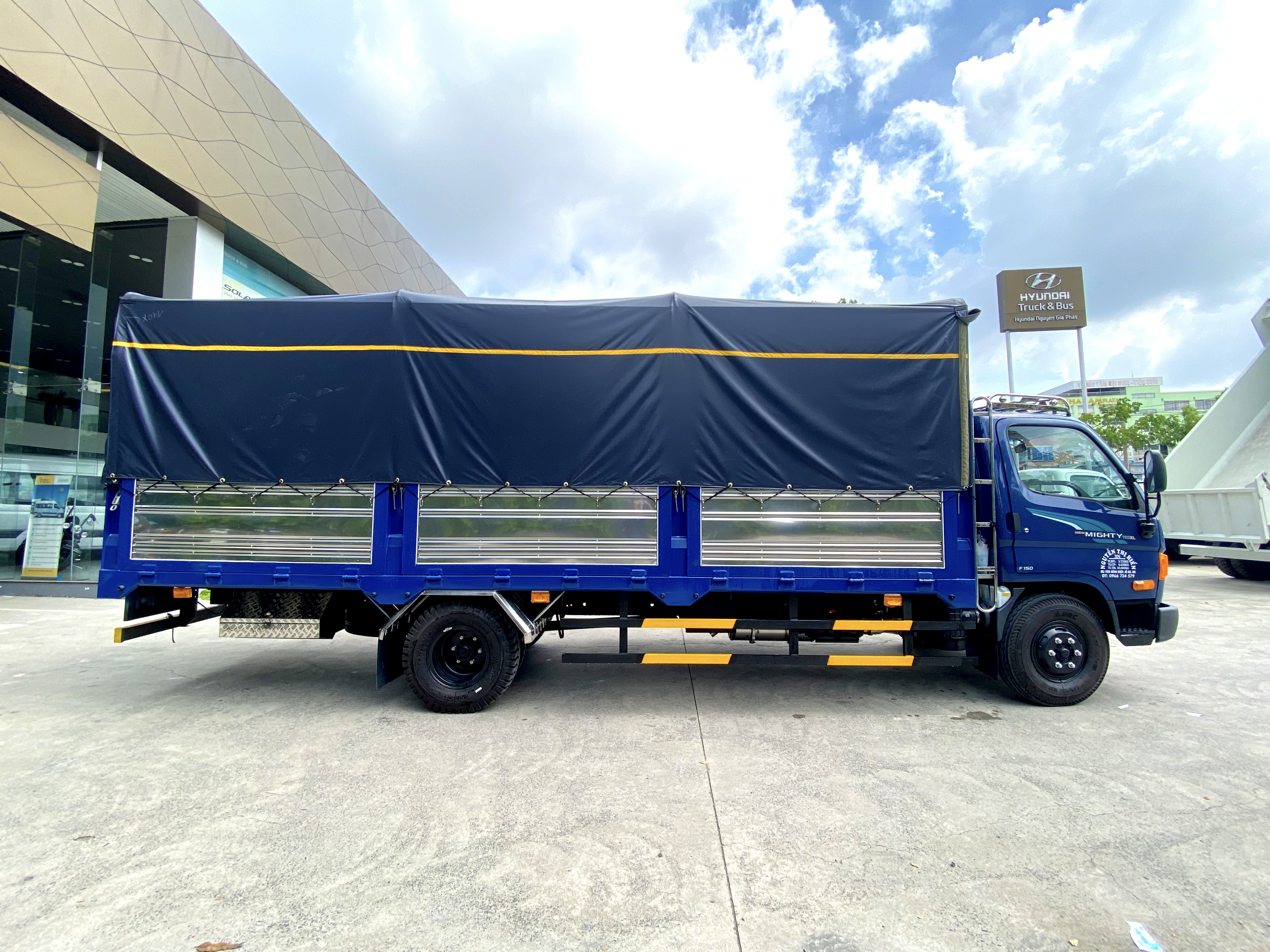 Xe tải Hyundai New Mighty 110XL thùng mui bạt tải trọng 7 tấn, thùng dài 6m3