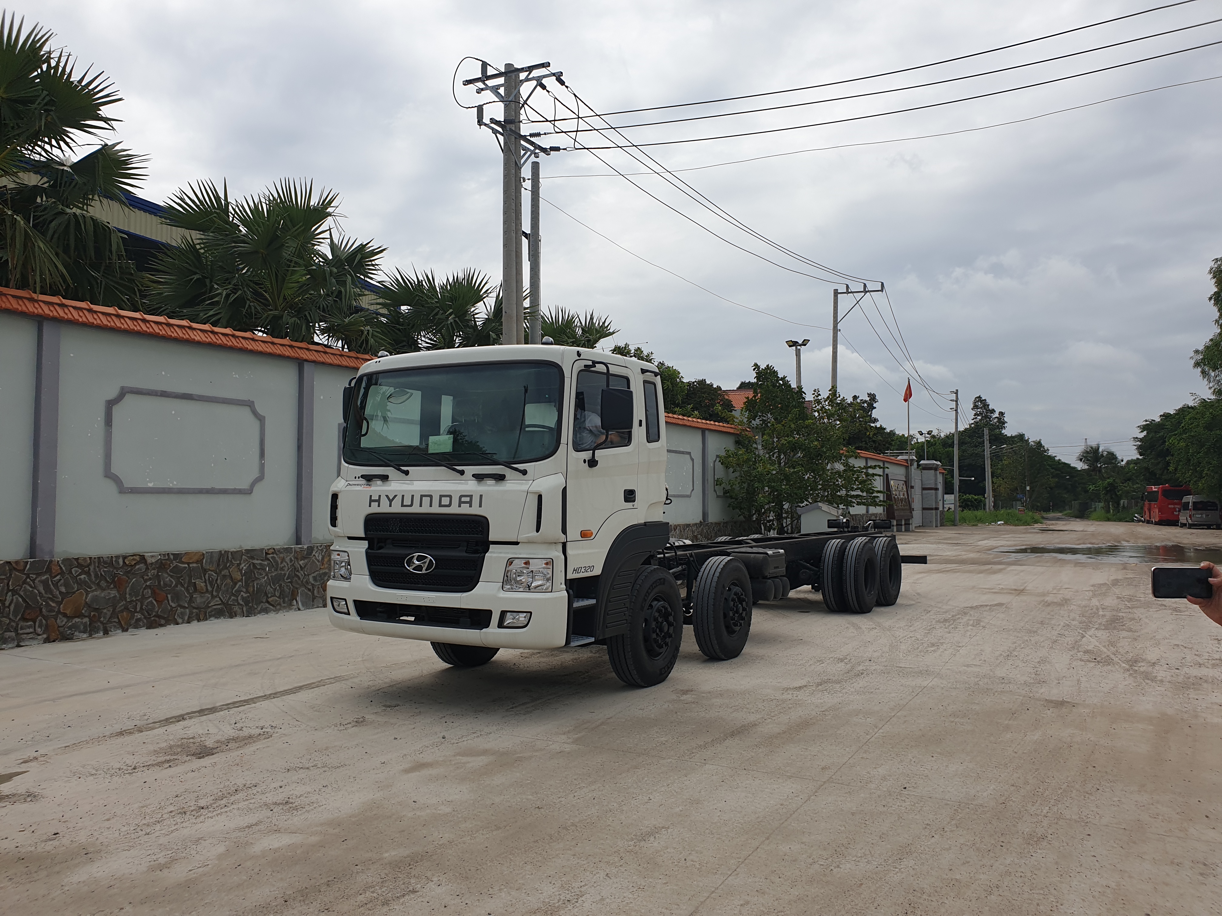 Xe tải nặng HD320 đời 2023 đạt chuẩn Euro 5