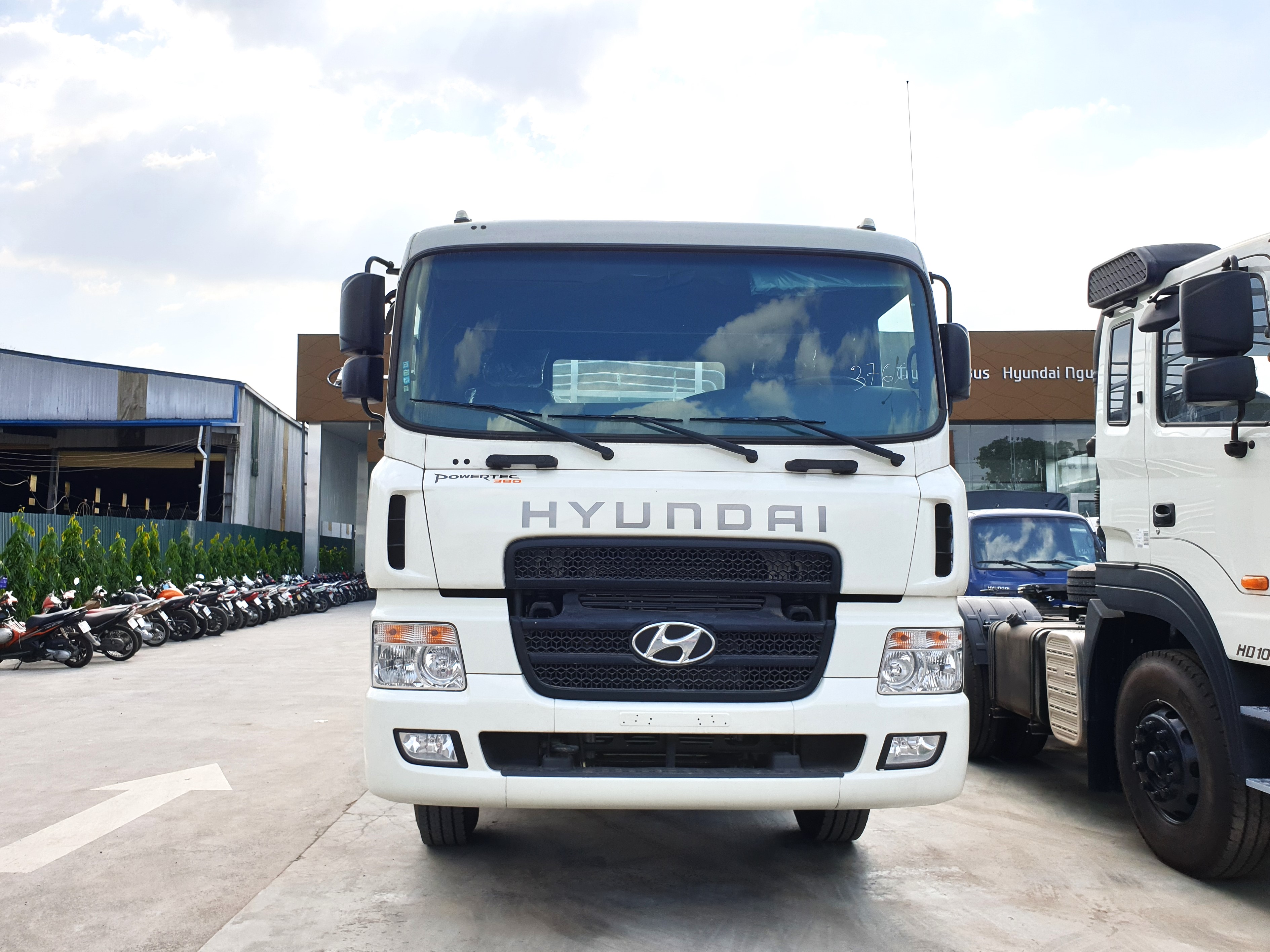 HD320 - 19 TẤN 4 CHÂN