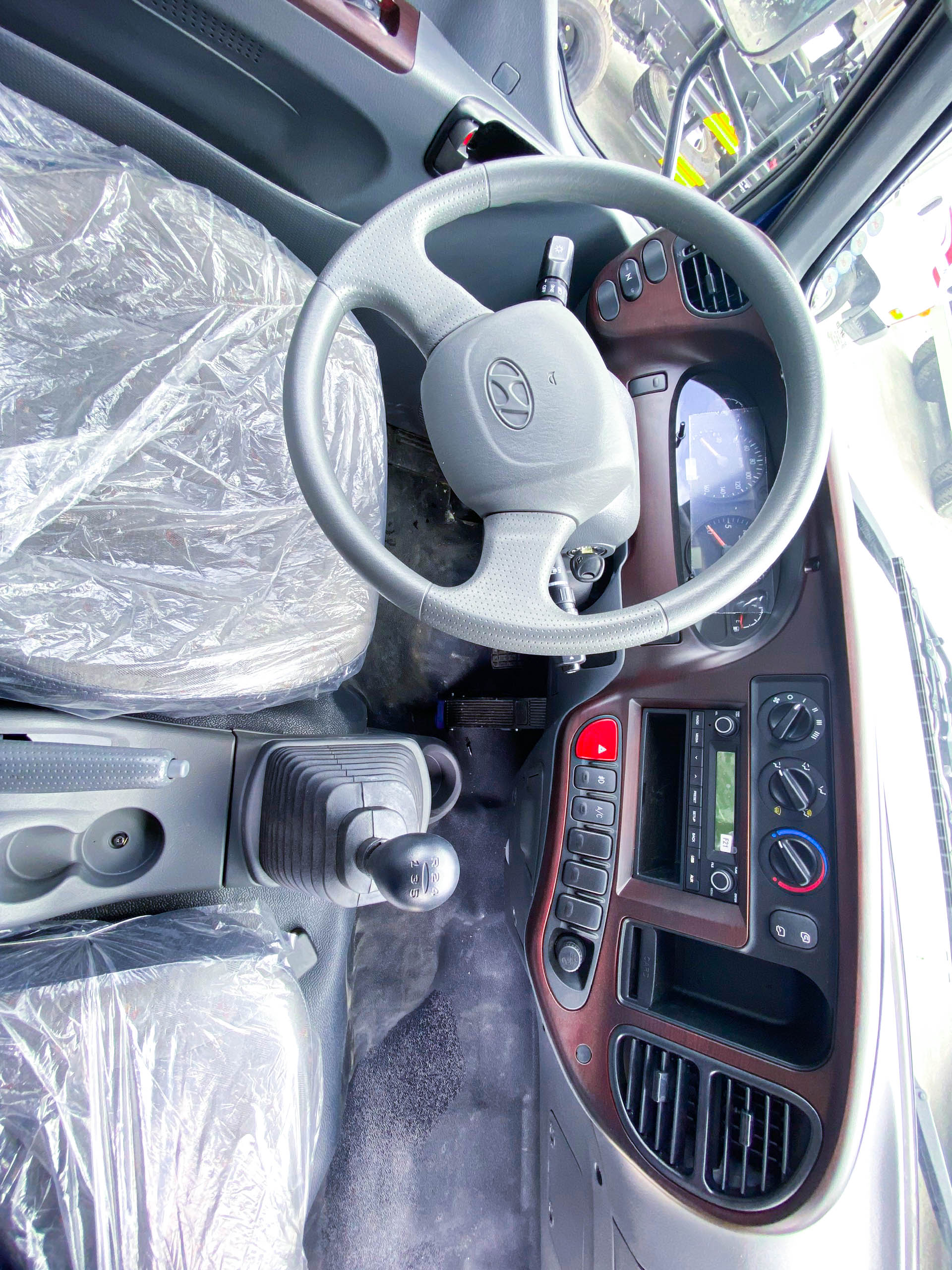 Xe tải Hyundai New Mighty 110XL thùng mui bạt tải trọng 7 tấn, thùng dài 6m3