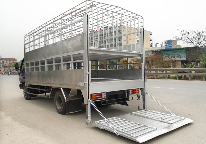 Hyundai 110XL chở gia súc giá cực ưu đãi tháng 10