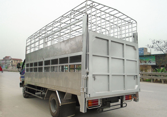 Hyundai 110XL chở gia súc giá cực ưu đãi tháng 10