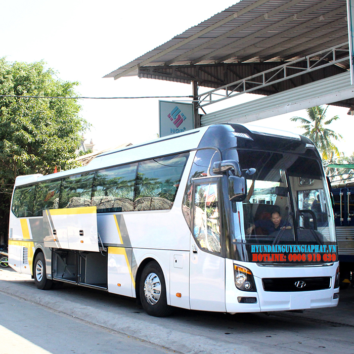 Xe Hyundai Universe 2019