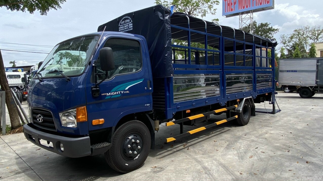 Xe tải Hyundai Mighty 110XL thùng mui bạt bửng nâng