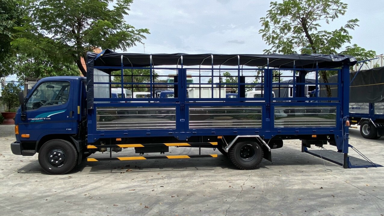 Xe tải Hyundai Mighty 110XL thùng mui bạt bửng nâng