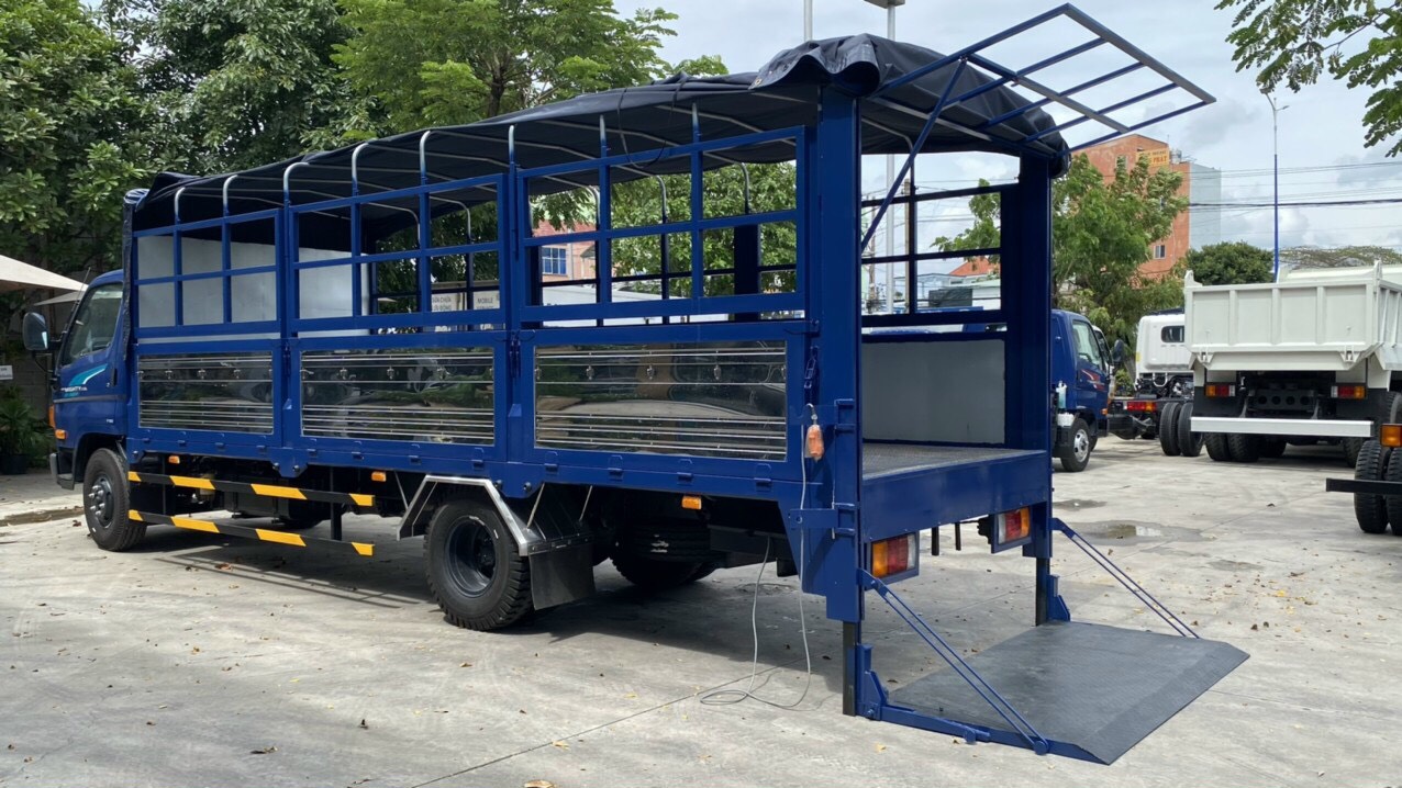 Xe tải Hyundai Mighty 110XL thùng mui bạt bửng nâng