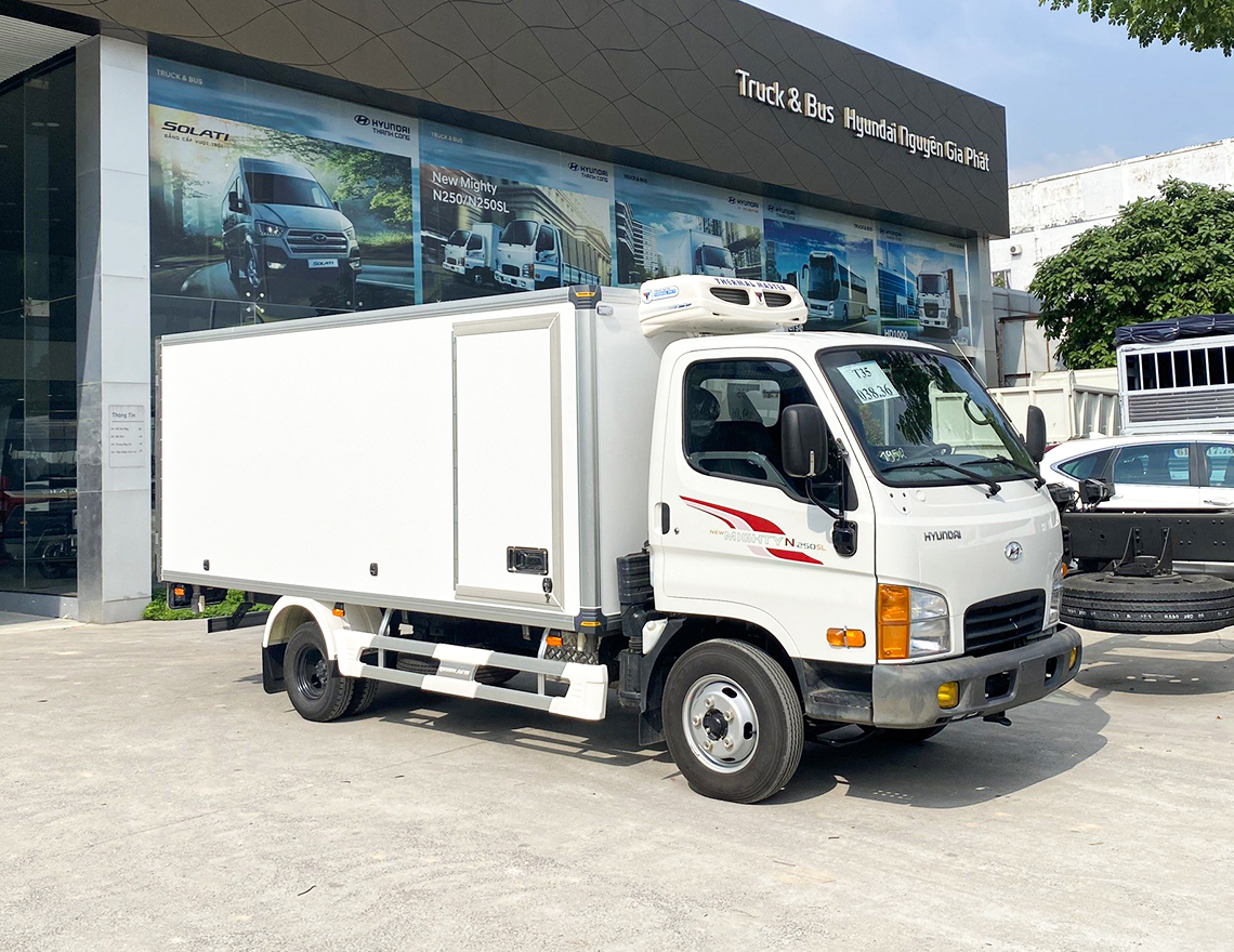NEW MIGHTY N250SL - 2.5 TẤN - Thùng dài 4m3
