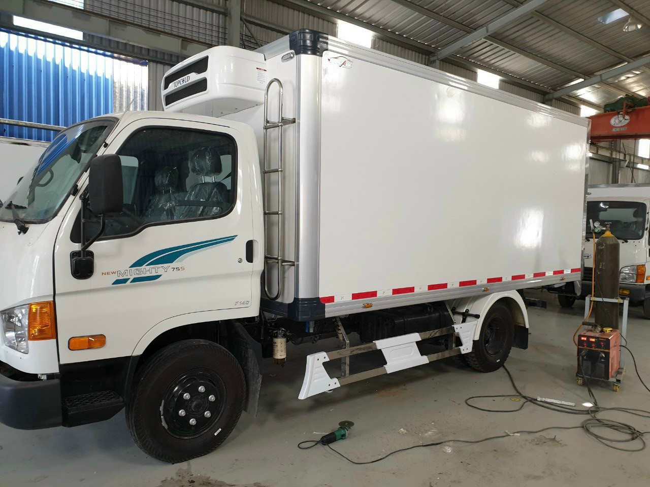 Xe tải Hyundai New Mighty 75S thùng đông lạnh