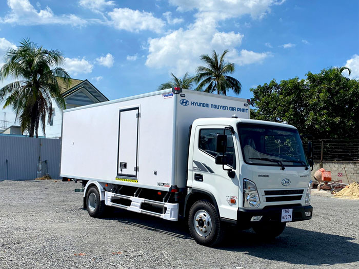 HYUNDAI MIGHTY EX8 GTL 7 TẤN THÙNG DÀI 5.8M 