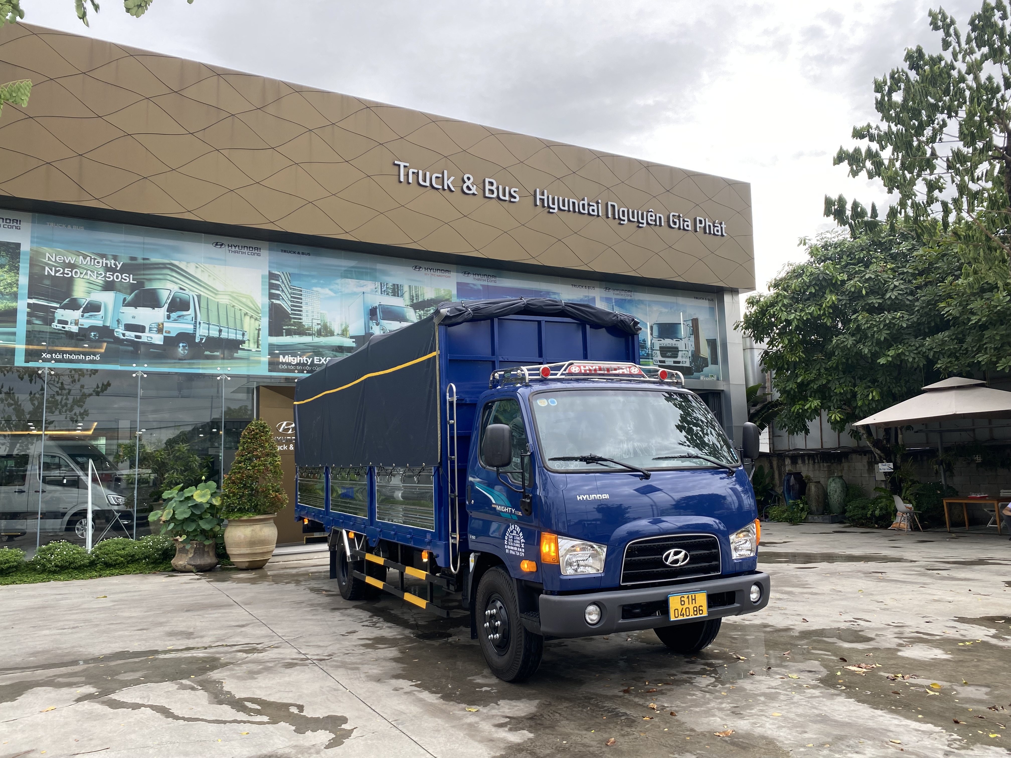 Xe tải Hyundai New Mighty 110XL thùng mui bạt tải trọng 7 tấn, thùng dài 6m3