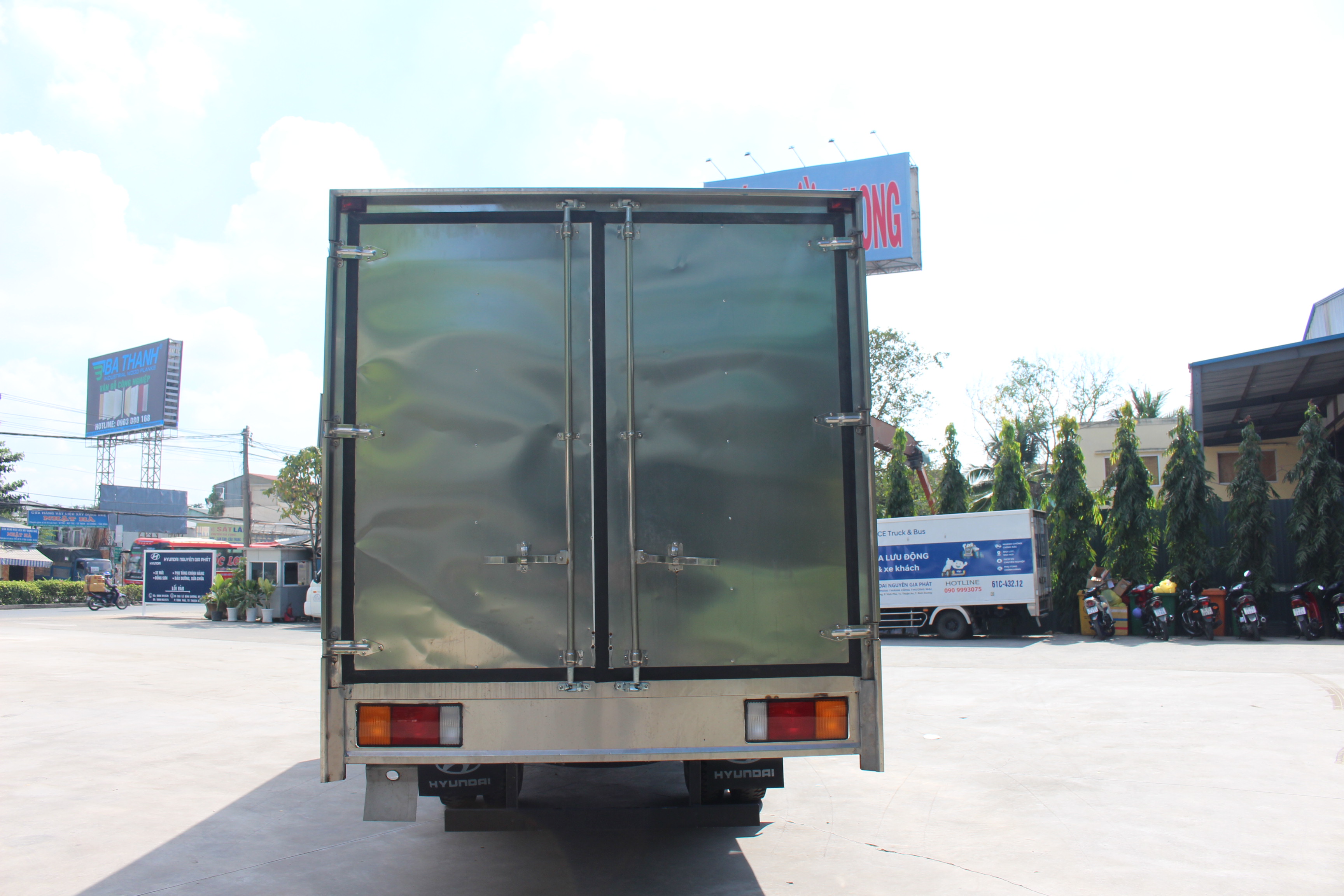 Xe tải Hyundai Mighty 110XL thùng kín