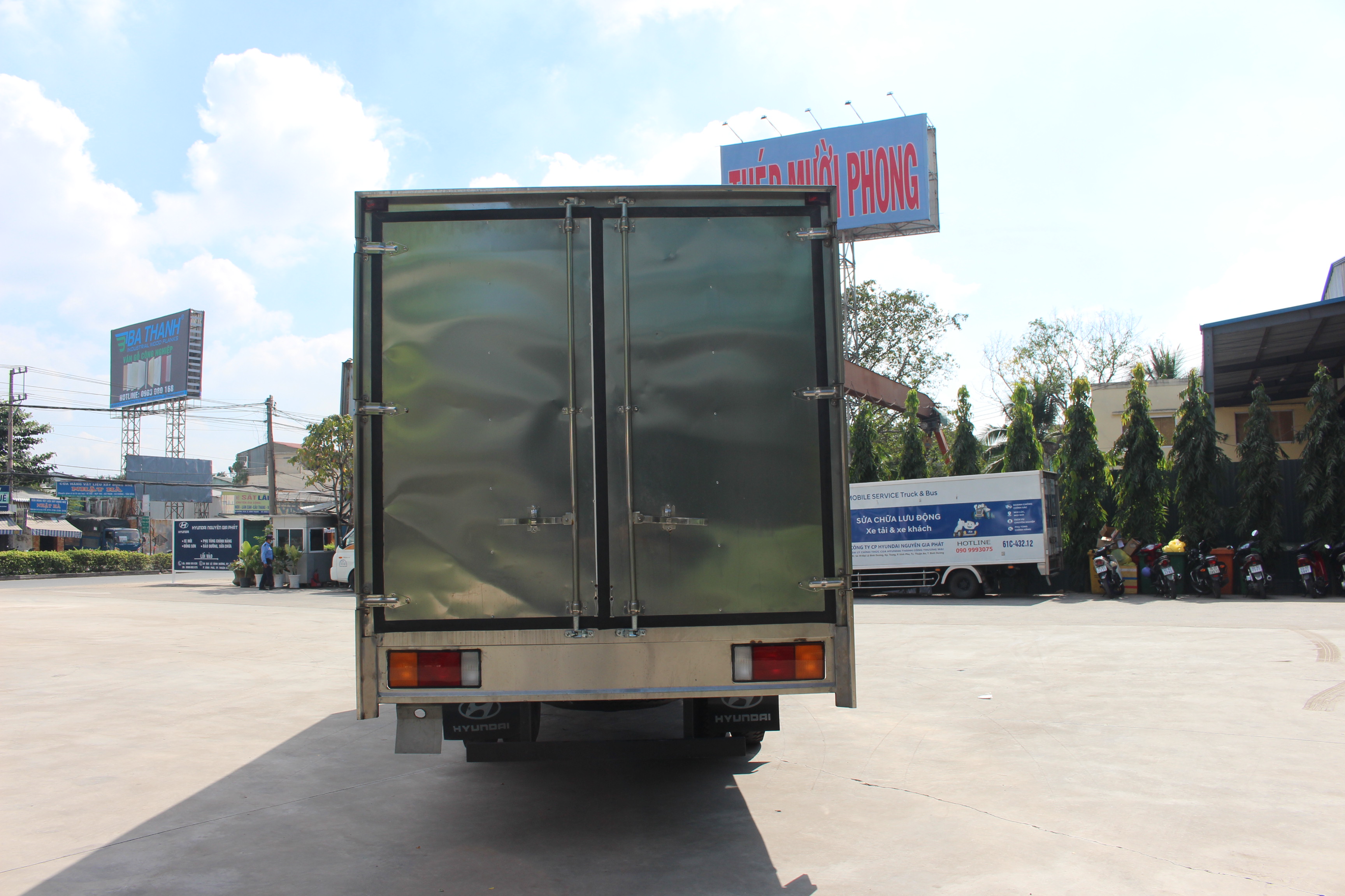 Xe tải Hyundai Mighty 110XL thùng kín