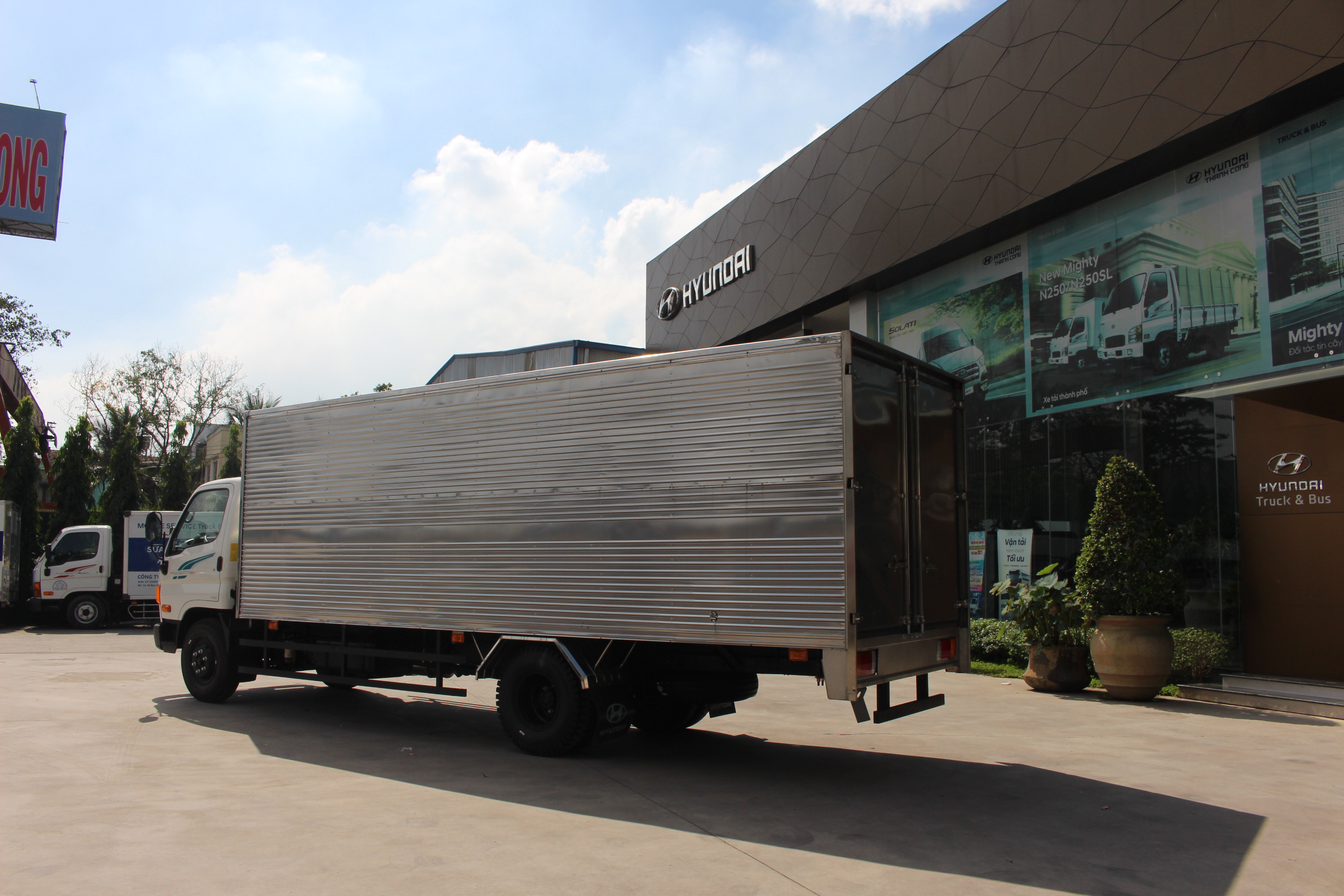 Xe tải Hyundai Mighty 110XL thùng kín