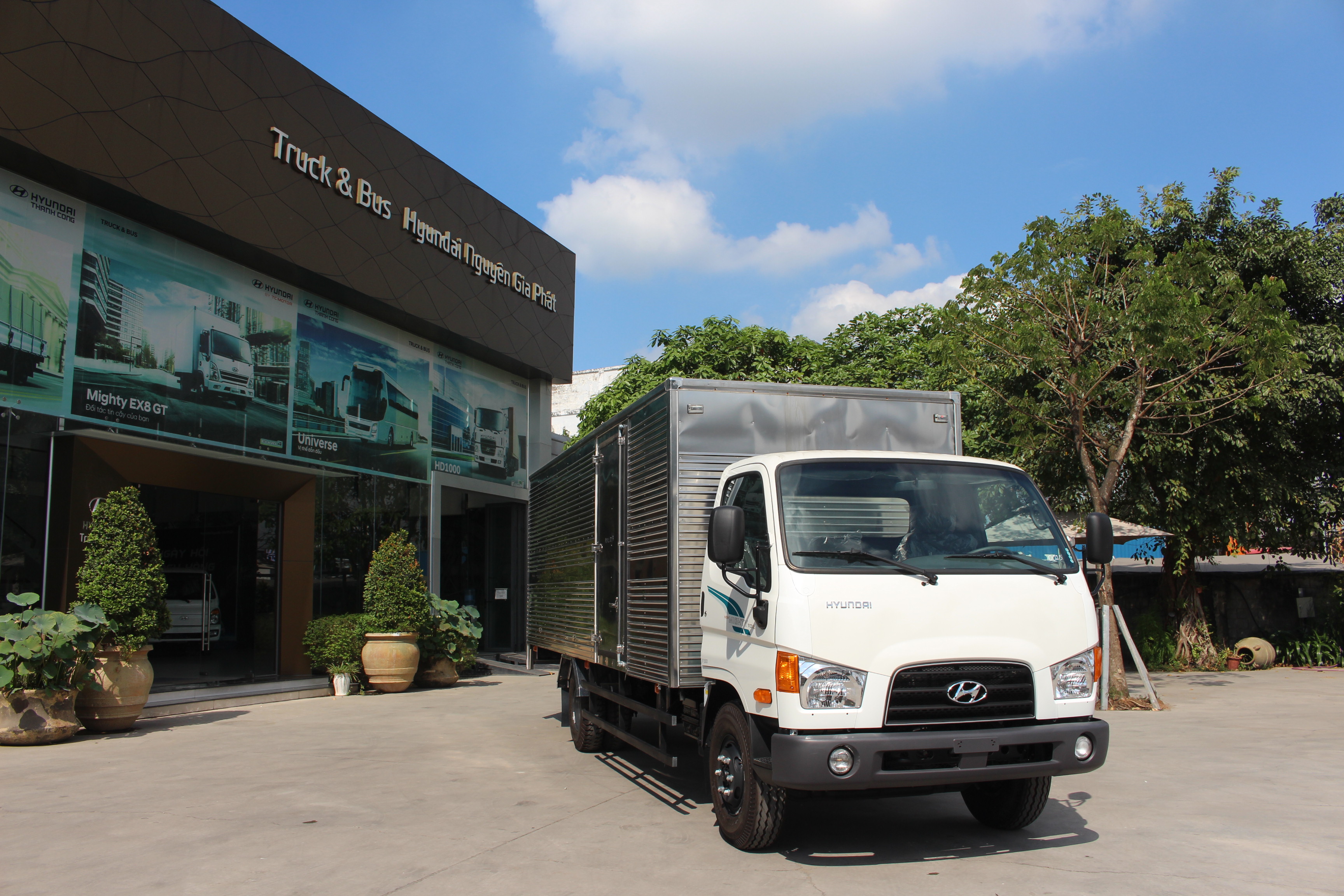 Xe tải Hyundai Mighty 110XL thùng kín