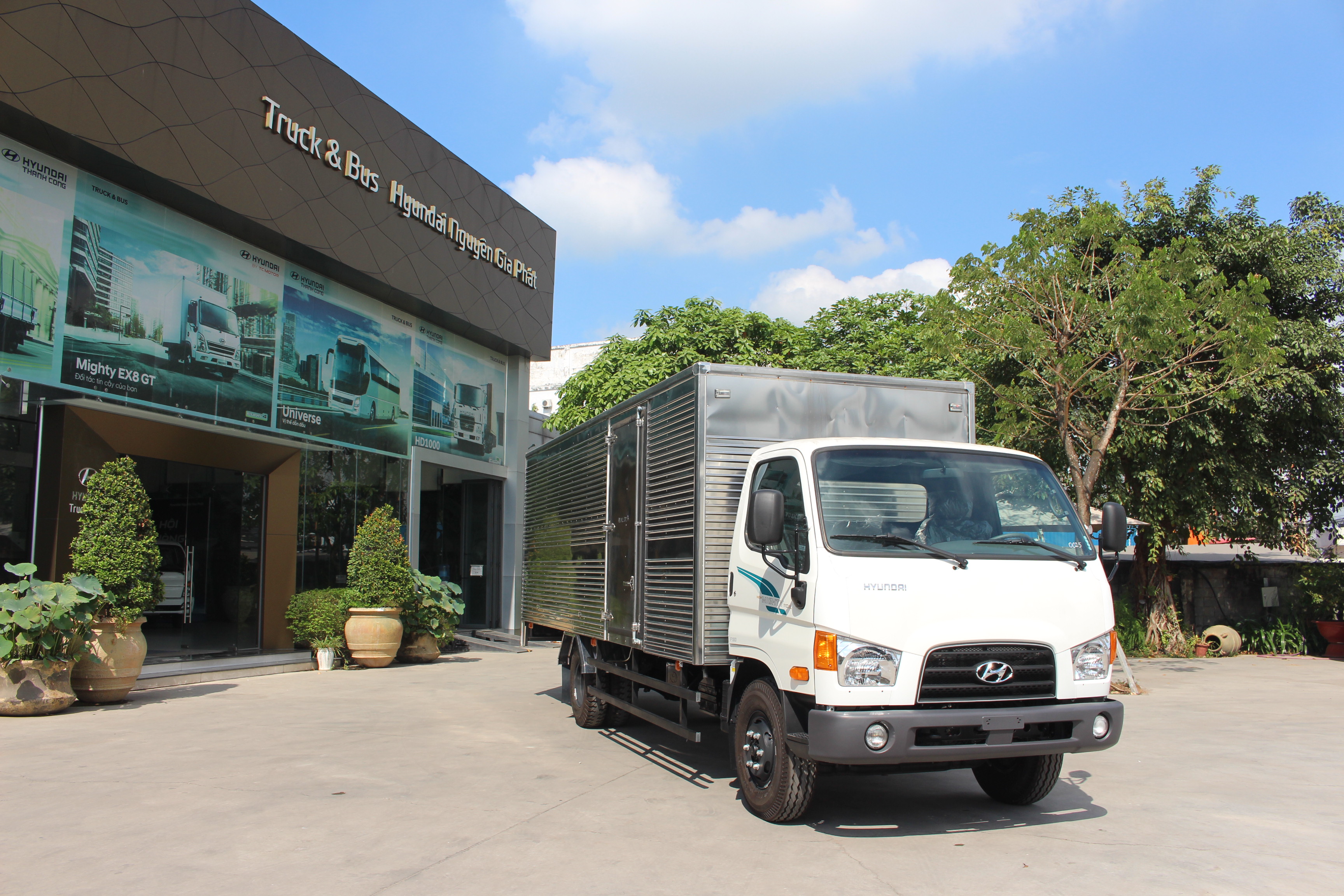 Xe tải Hyundai Mighty 110XL thùng kín