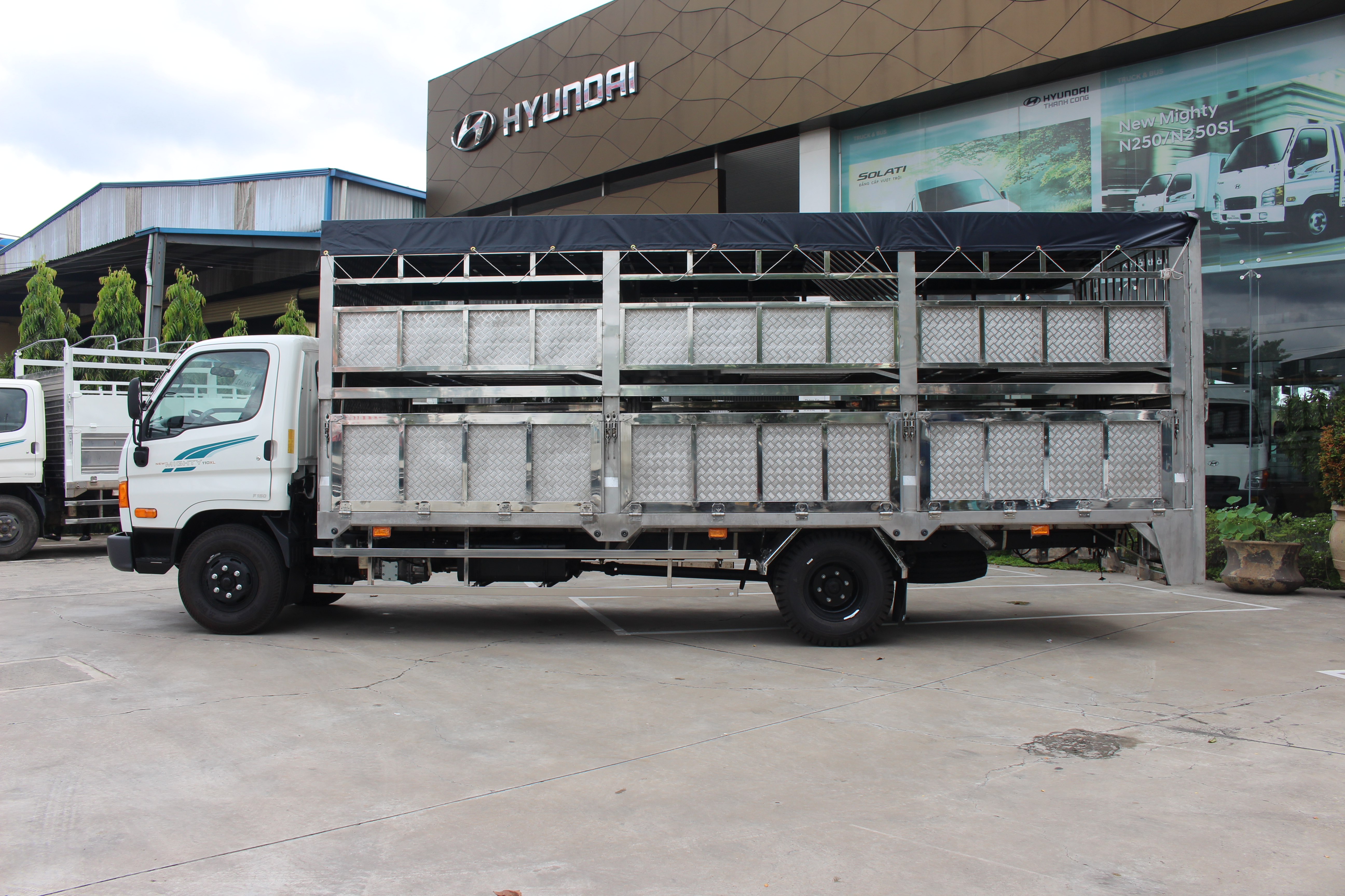 Xe tải Hyundai Mighty 110XL thùng chở gia súc