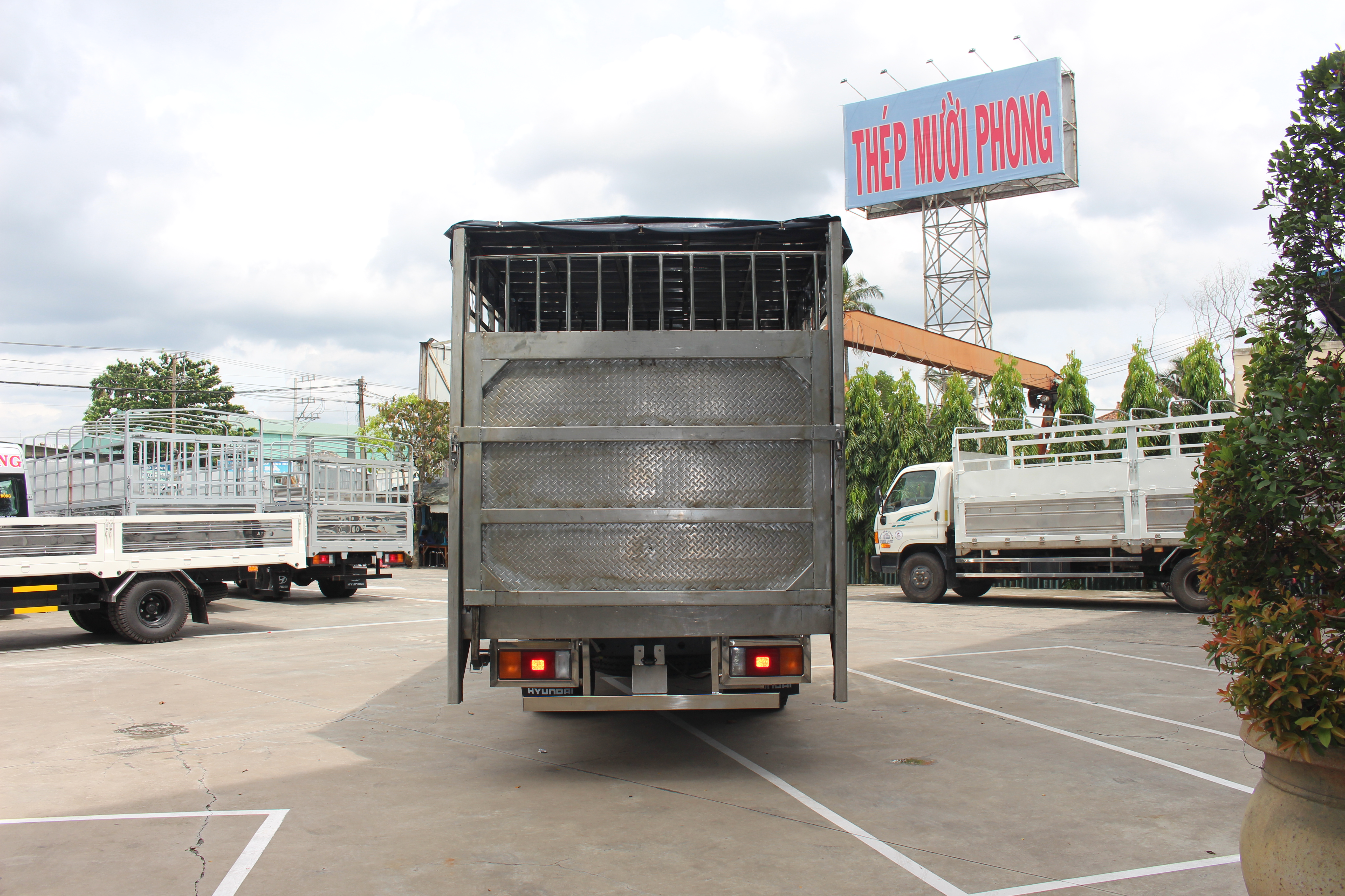 Xe tải Hyundai Mighty 110XL thùng chở gia súc