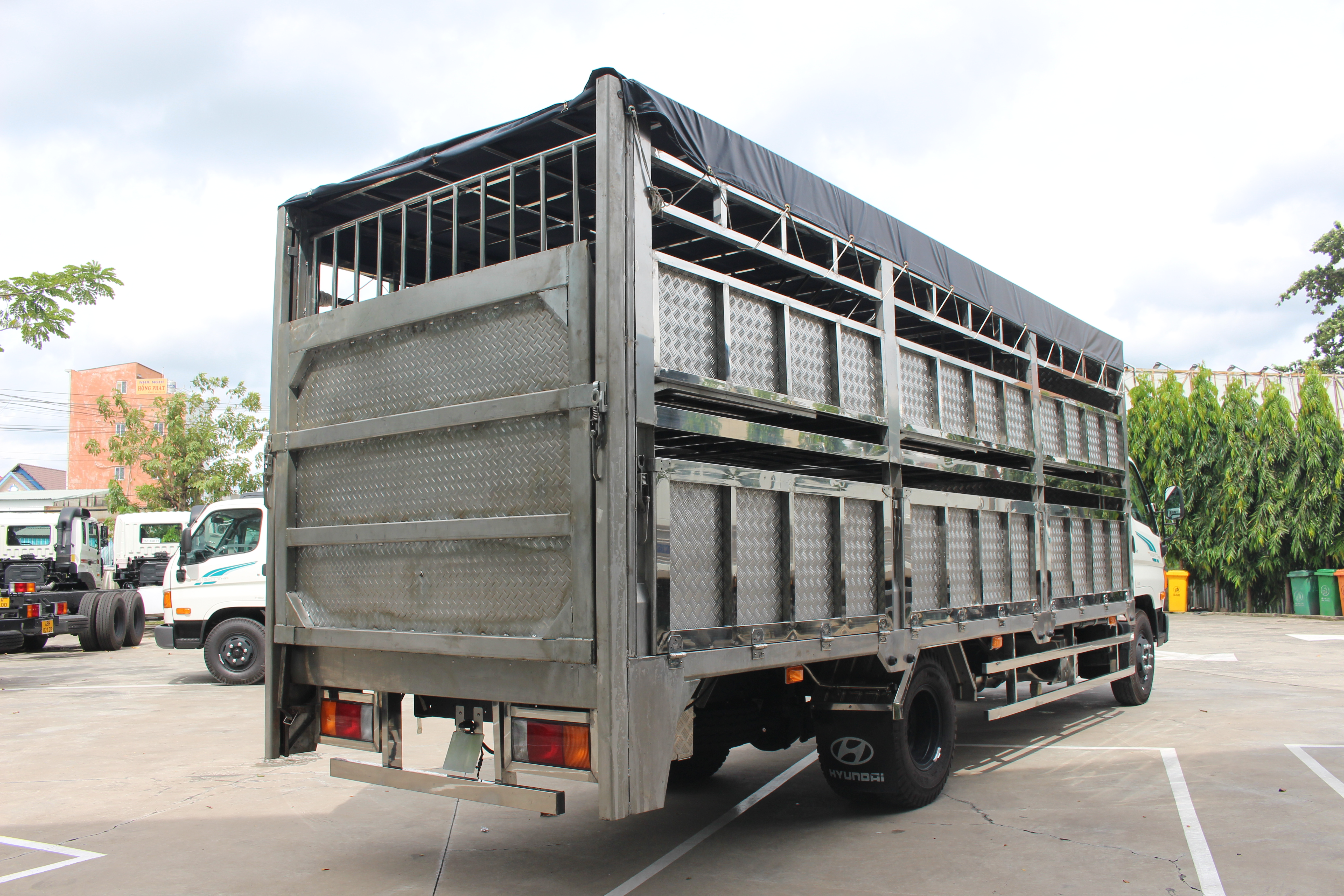 Xe tải Hyundai Mighty 110XL thùng chở gia súc