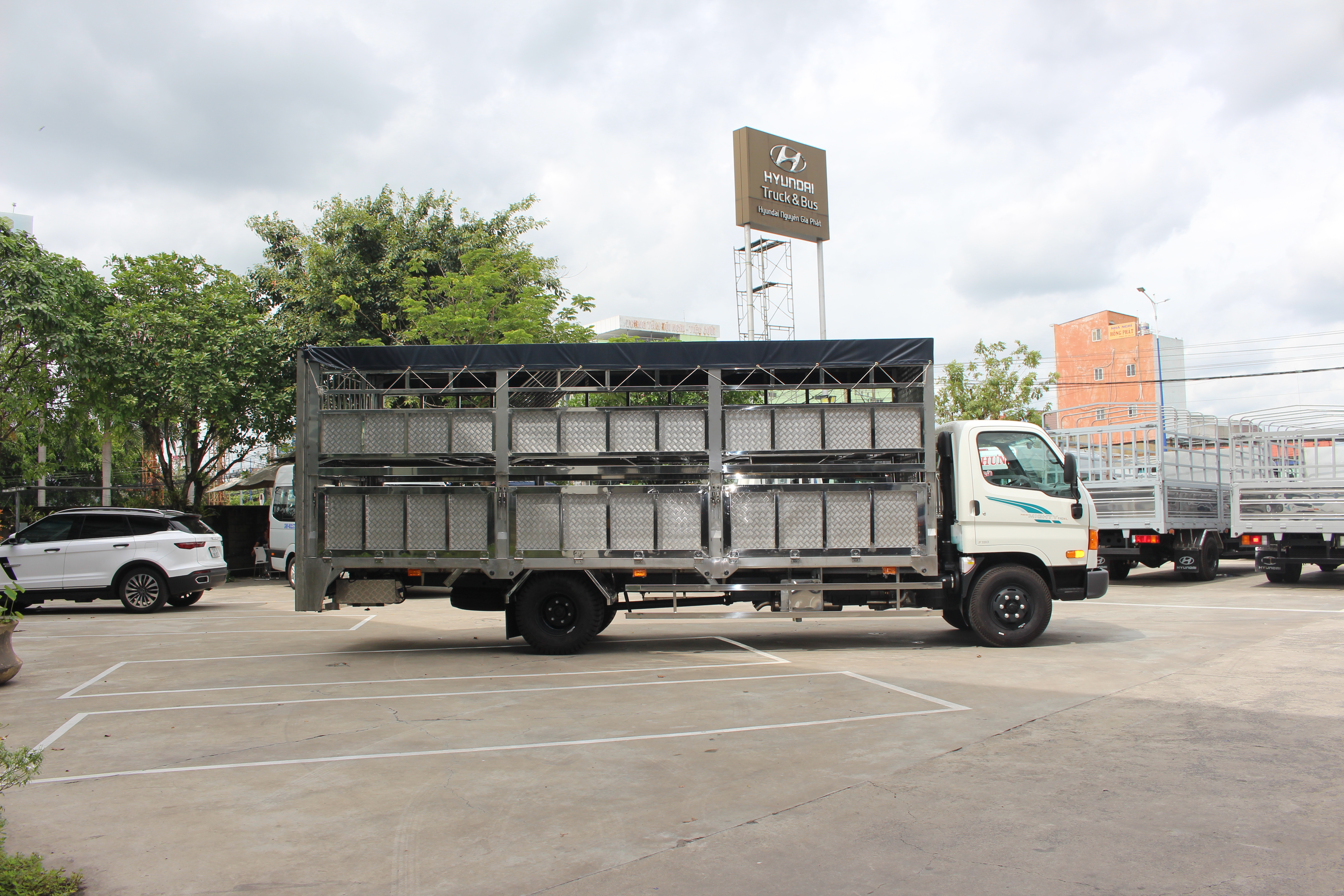 Xe tải Hyundai Mighty 110XL thùng chở gia súc