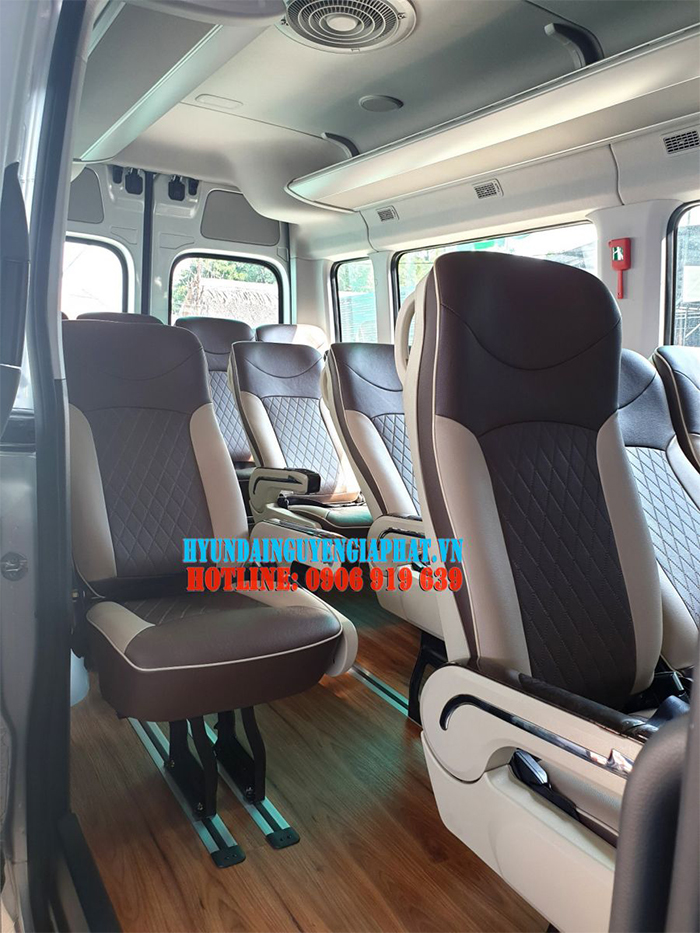 Xe Solati 16 Chỗ Ghế Universe