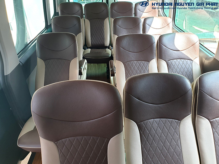 Xe Solati 16 Chỗ Ghế Universe