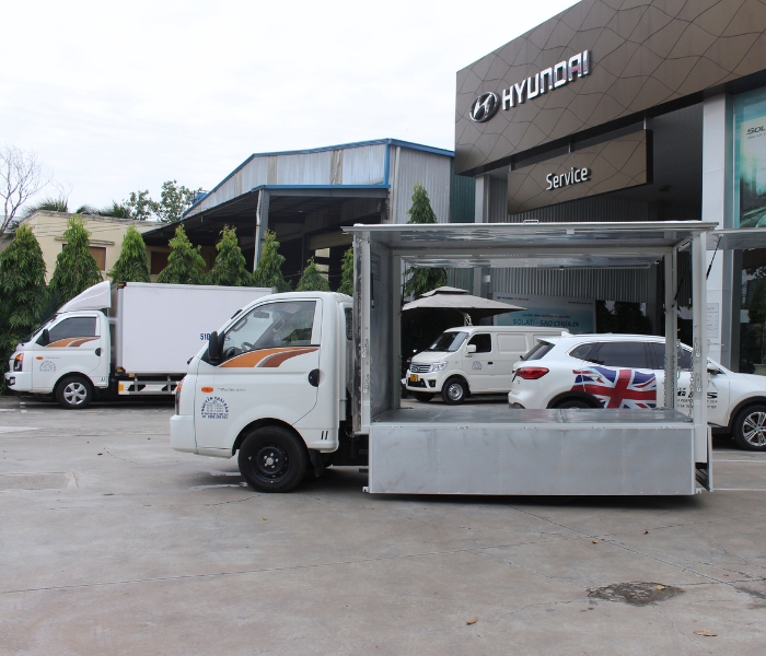 Xe tải H150 thùng kín cánh dơi 