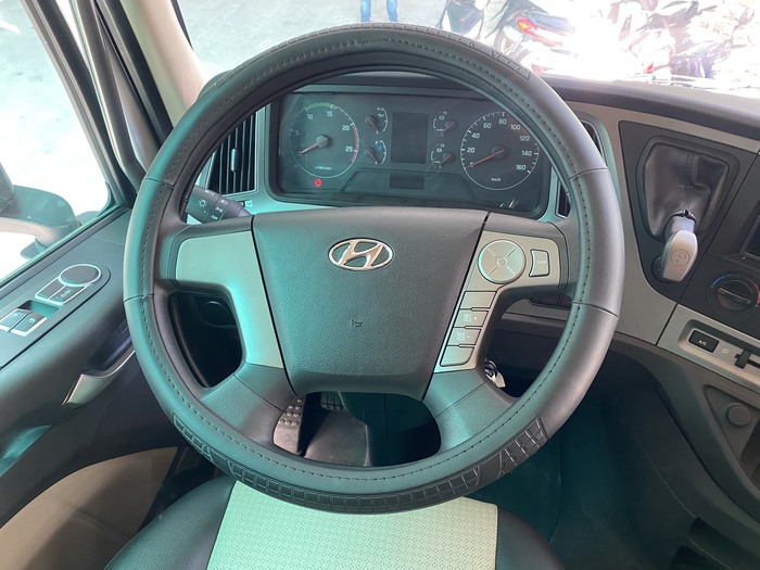 Hyundai Xcient: Xe đầu kéo thế hệ mới với sức mạnh vượt trội