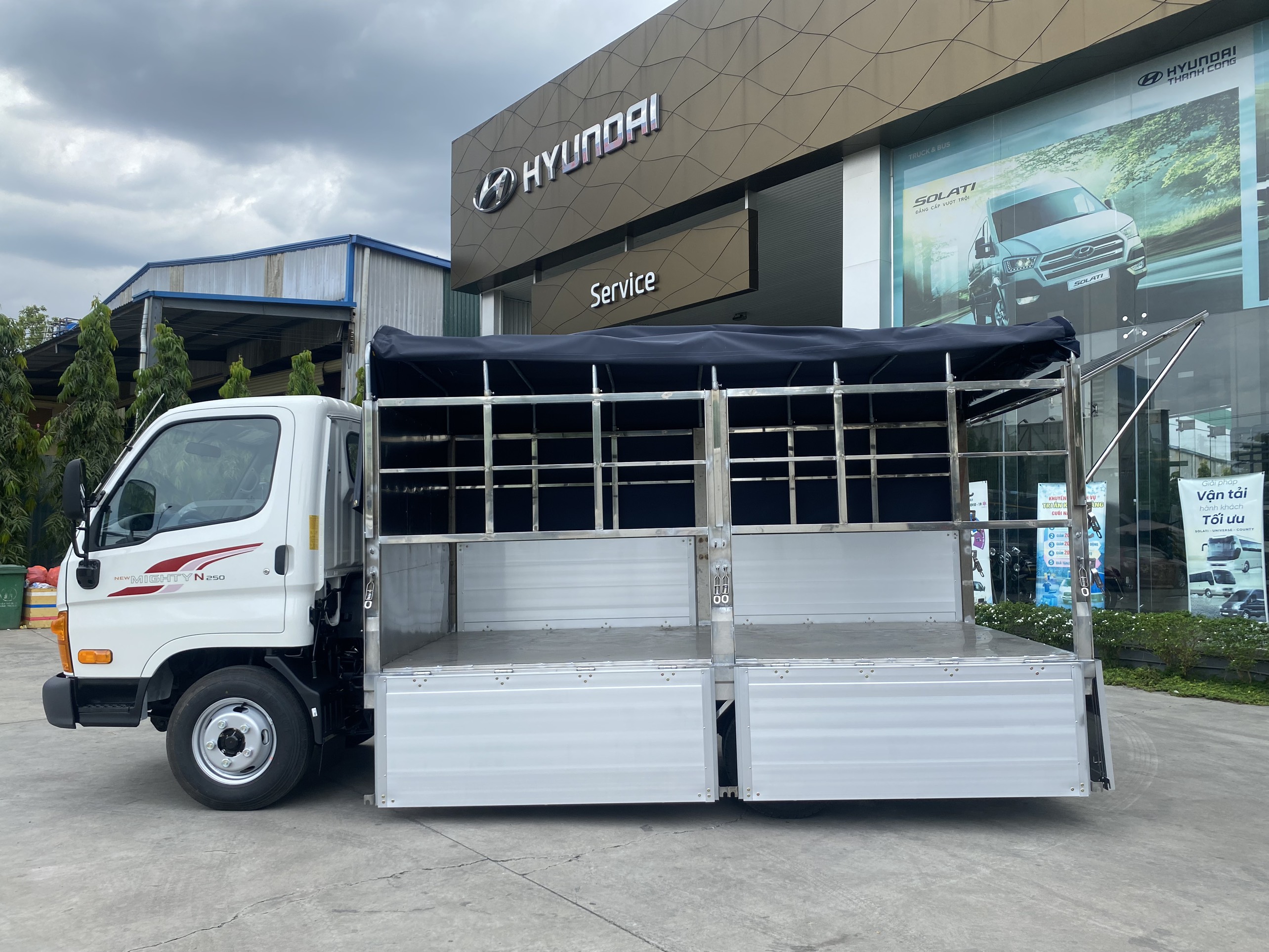 NEW MIGHTY N250 - 2.5 TẤN - Thùng dài 3m6