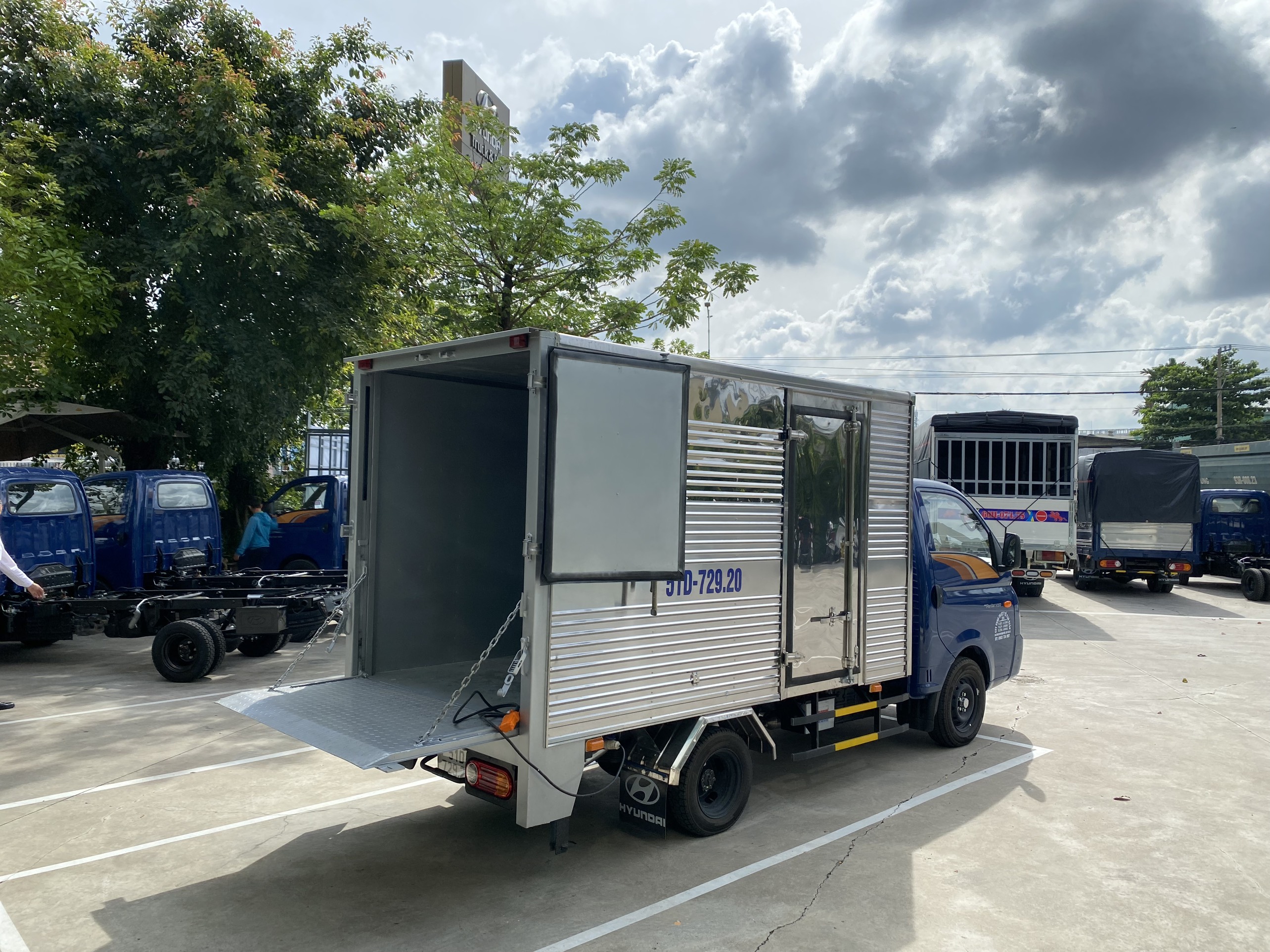 Xe tải Hyundai New Porter 150 thùng kín