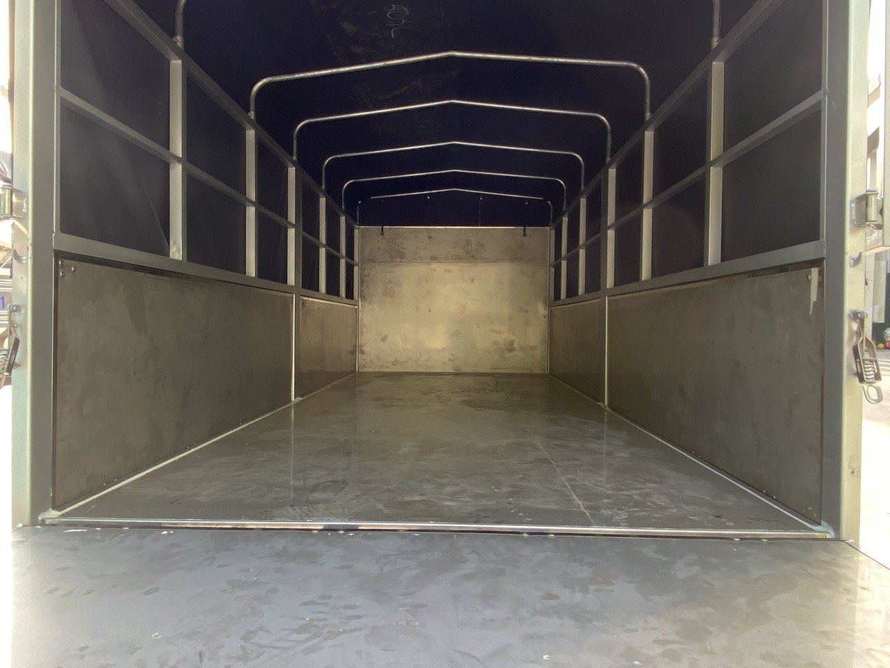 Xe tải Hyundai N250SL thùng mui bạt