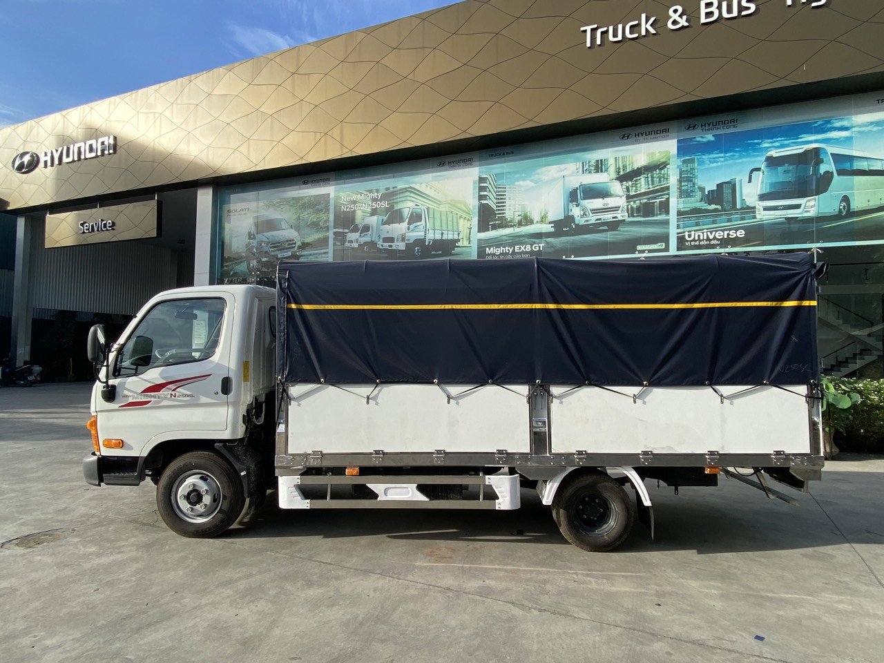 Xe tải Hyundai N250SL thùng mui bạt